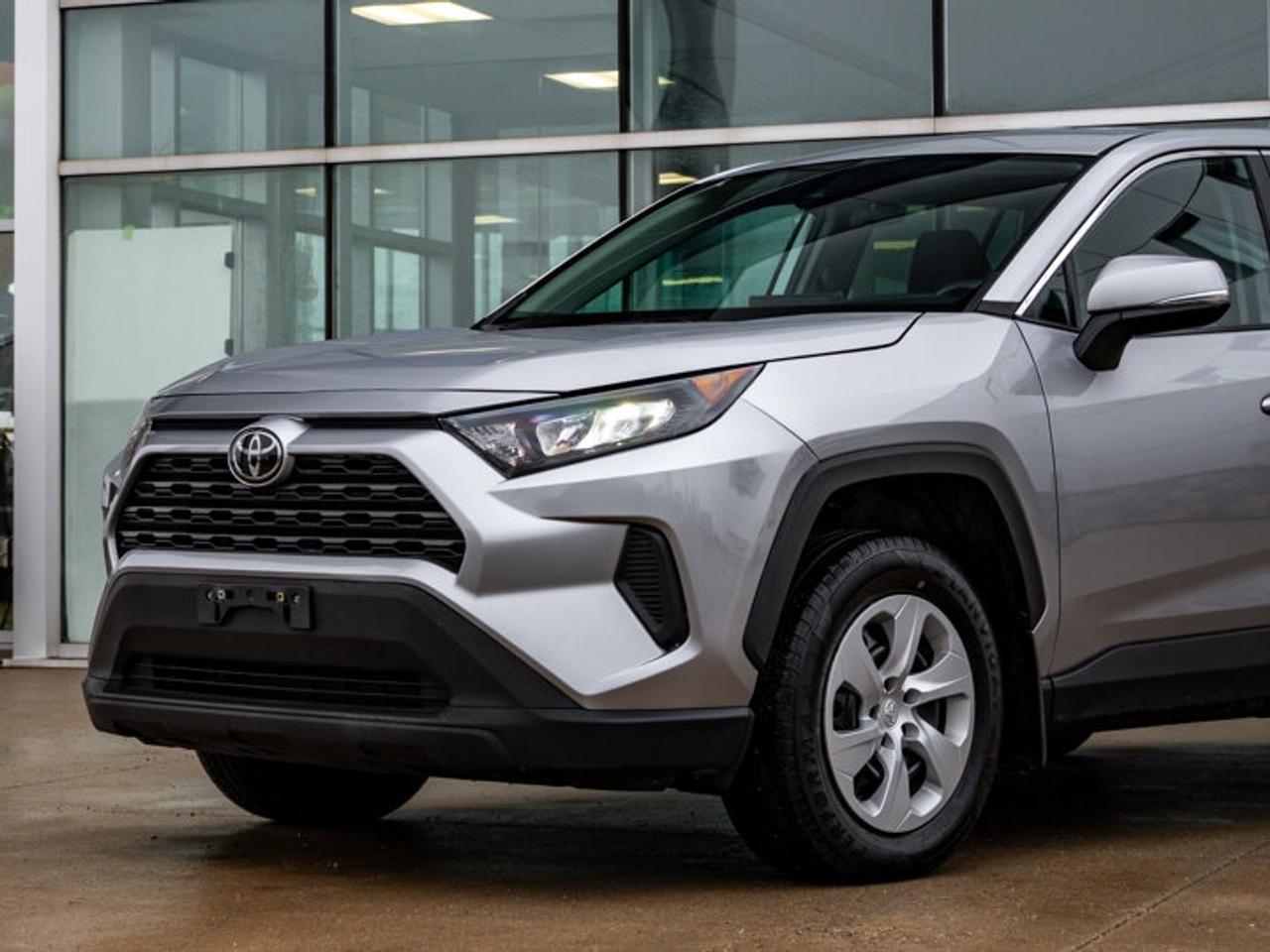 2024 Toyota RAV4 LE Photo