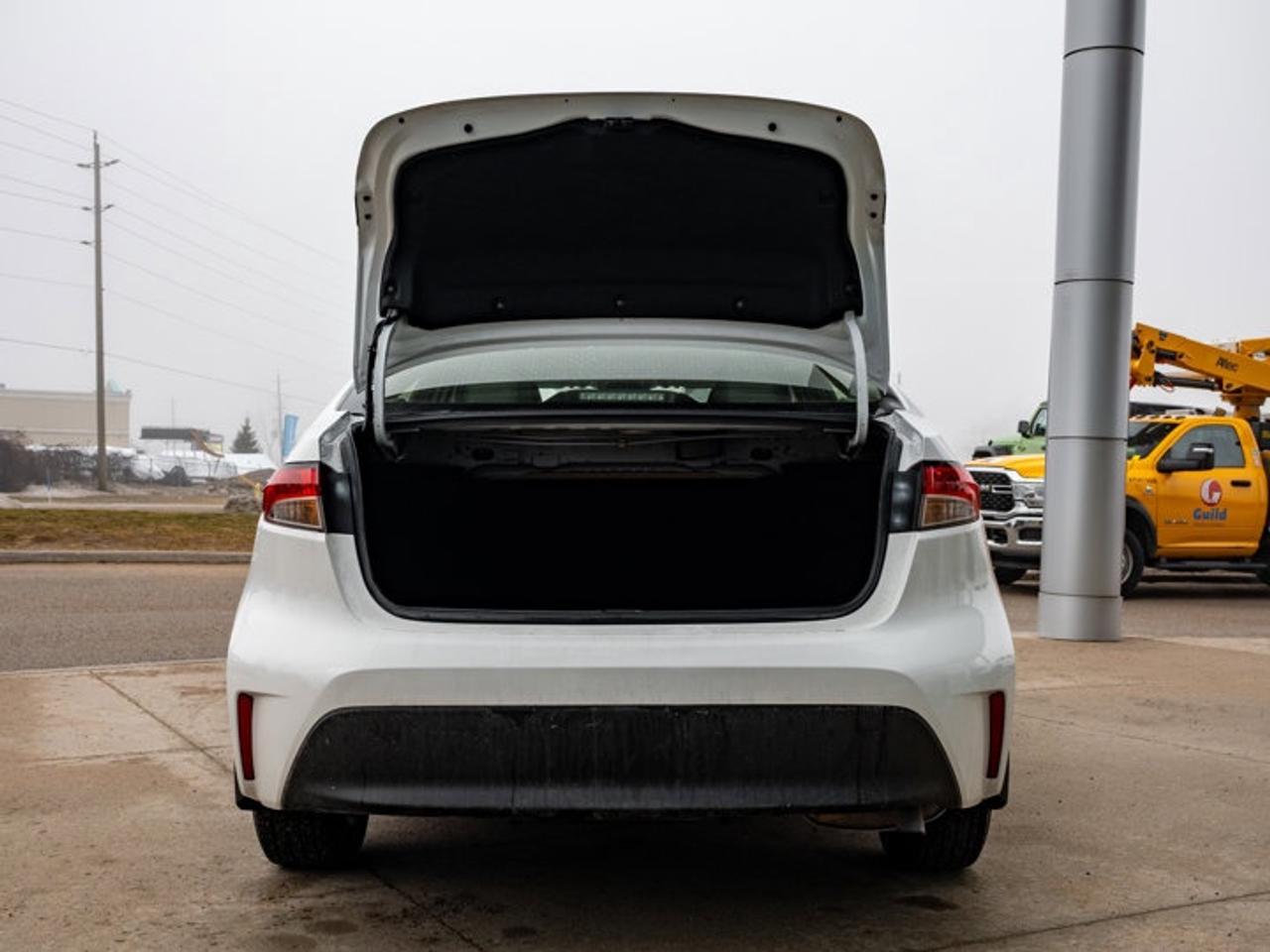 2023 Toyota Corolla Hybrid LE Photo
