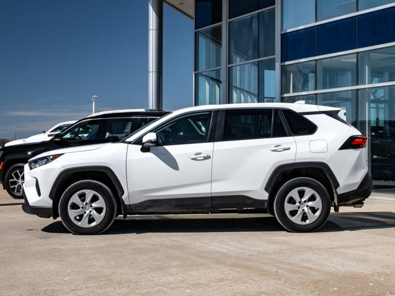 2024 Toyota RAV4 LE Photo4