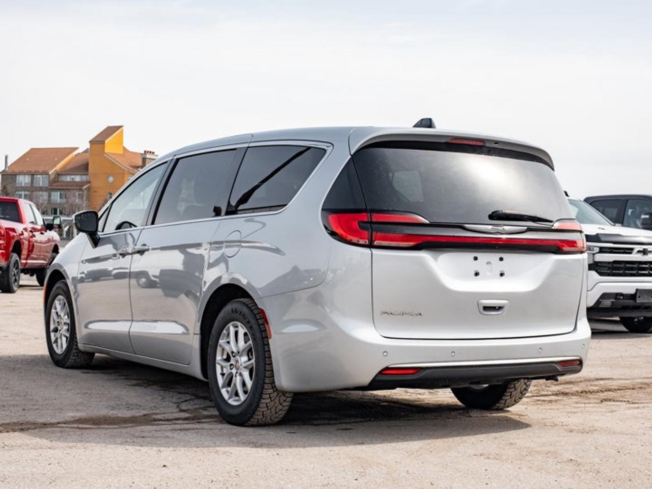 2023 Chrysler Pacifica Touring L Photo