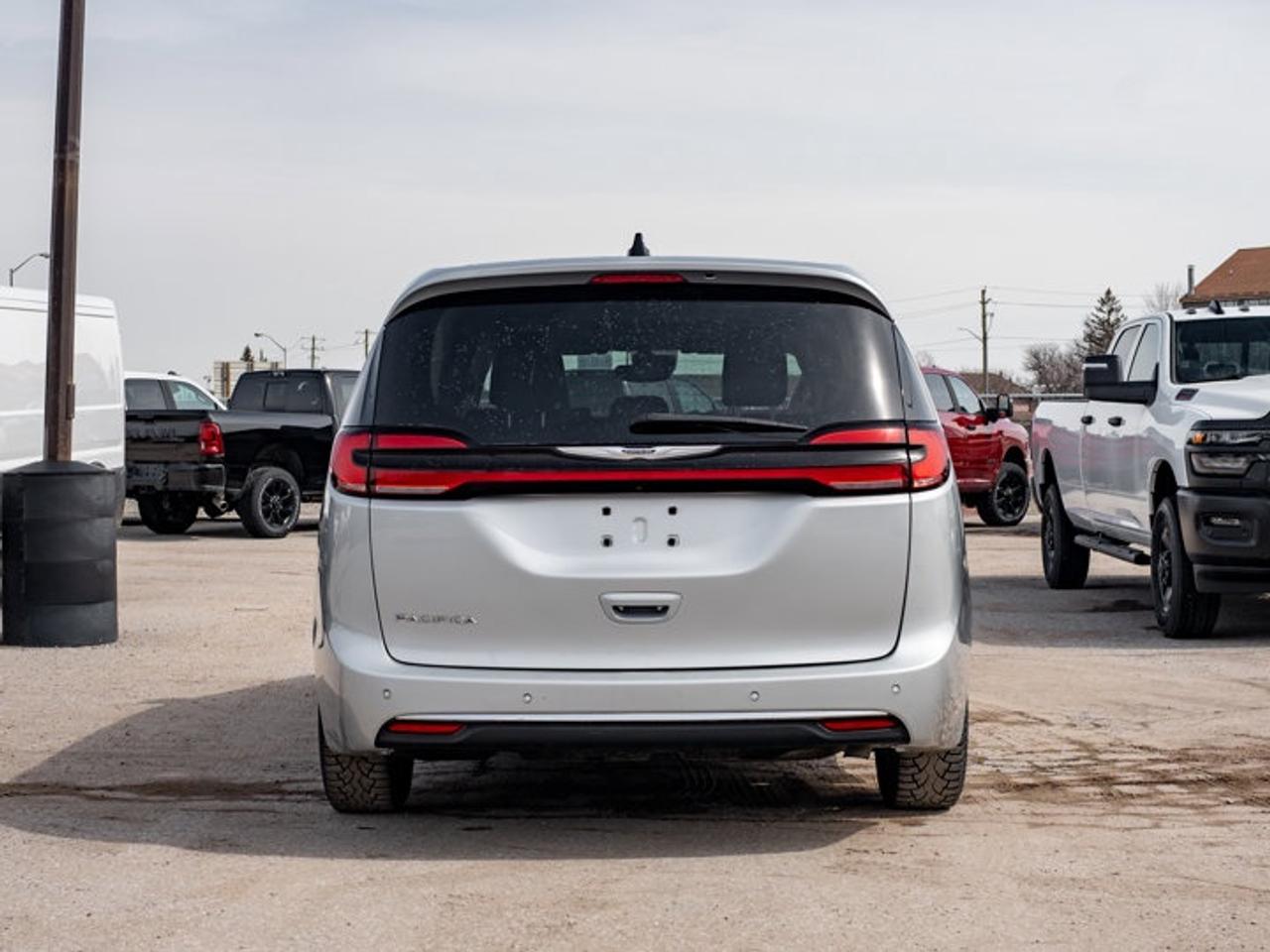 2023 Chrysler Pacifica Touring L Photo
