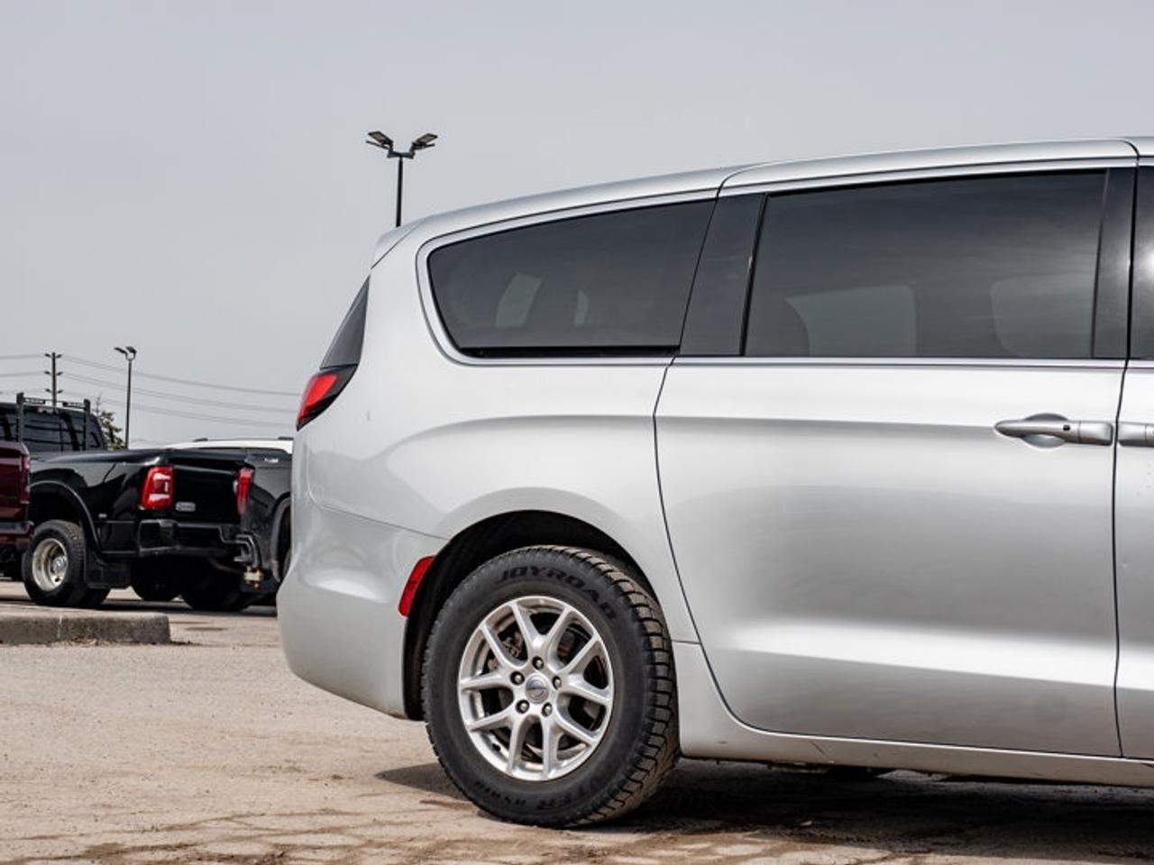 2023 Chrysler Pacifica Touring L Photo