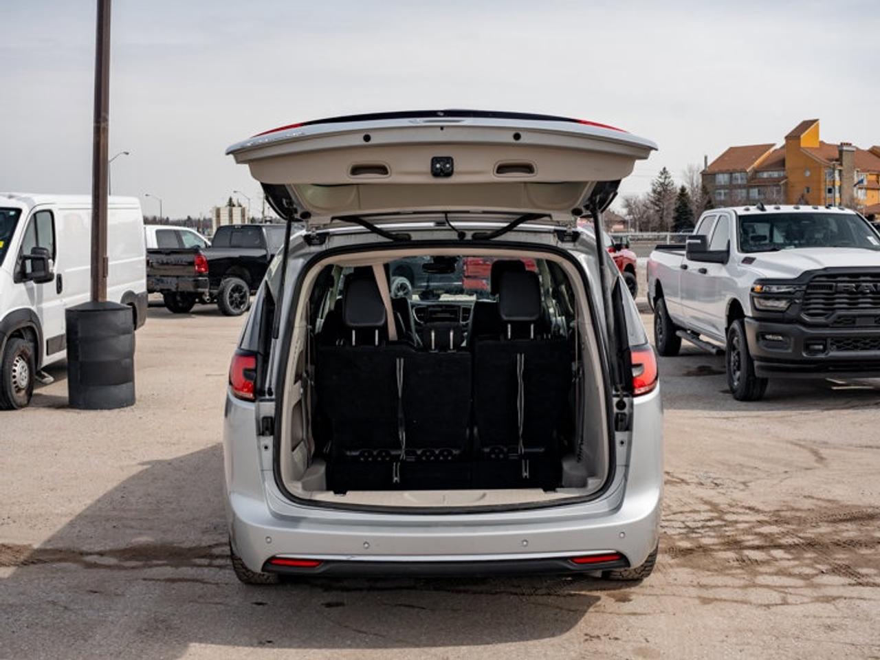 2023 Chrysler Pacifica Touring L Photo