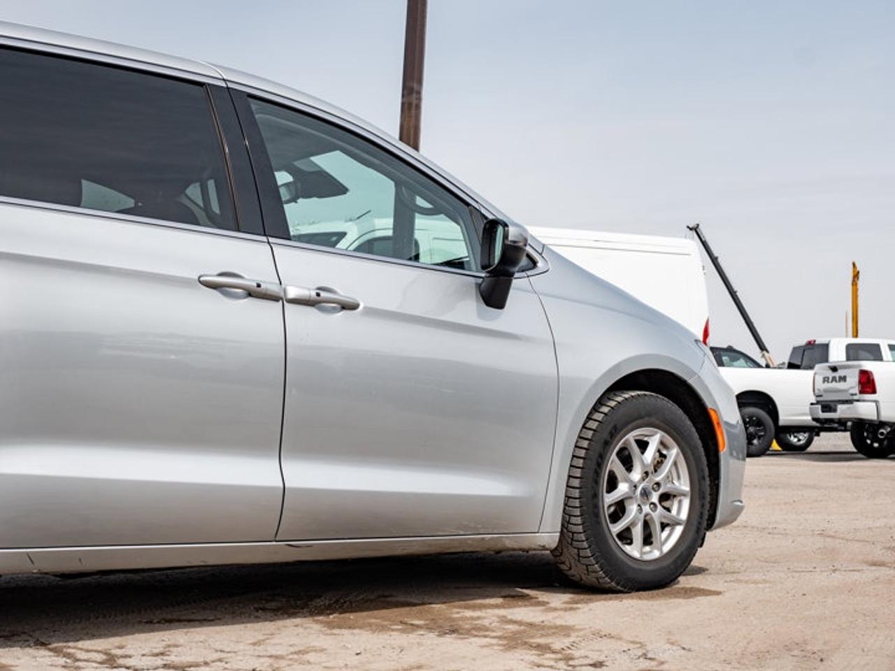 2023 Chrysler Pacifica Touring L Photo