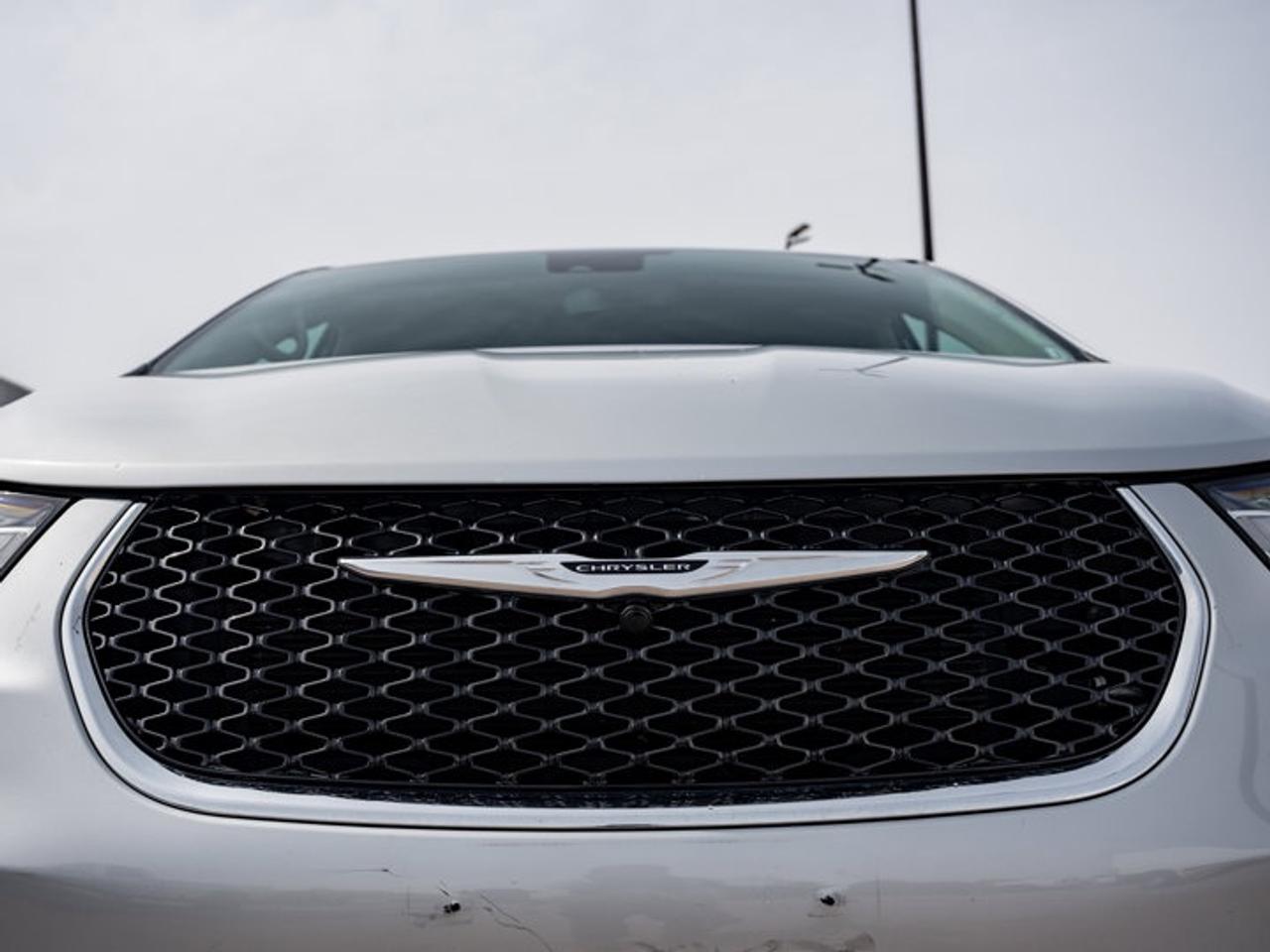 2023 Chrysler Pacifica Touring L Photo