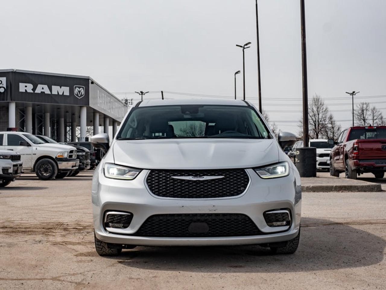 2023 Chrysler Pacifica Touring L Photo