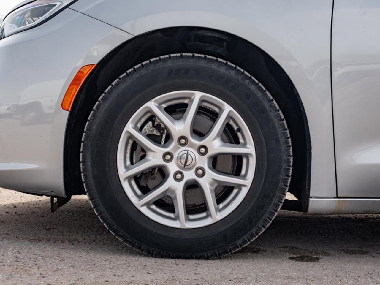 2023 Chrysler Pacifica Touring L Photo