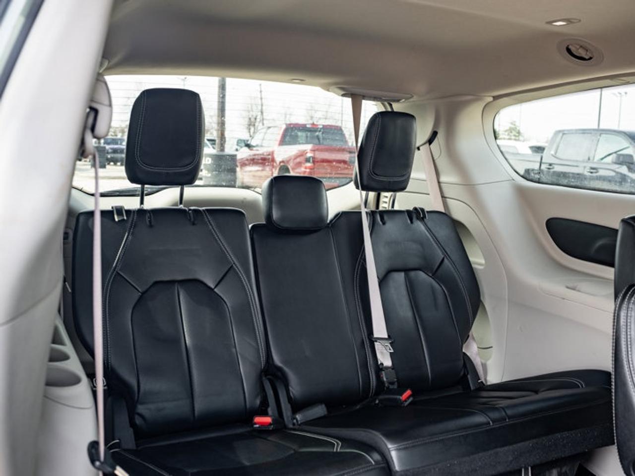 2023 Chrysler Pacifica Touring L Photo