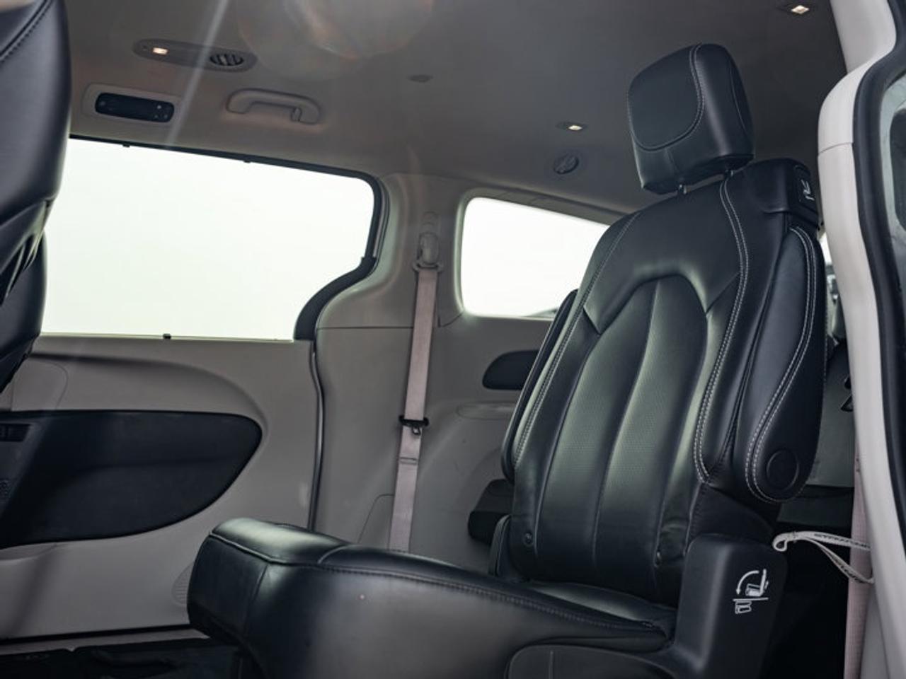 2023 Chrysler Pacifica Touring L Photo