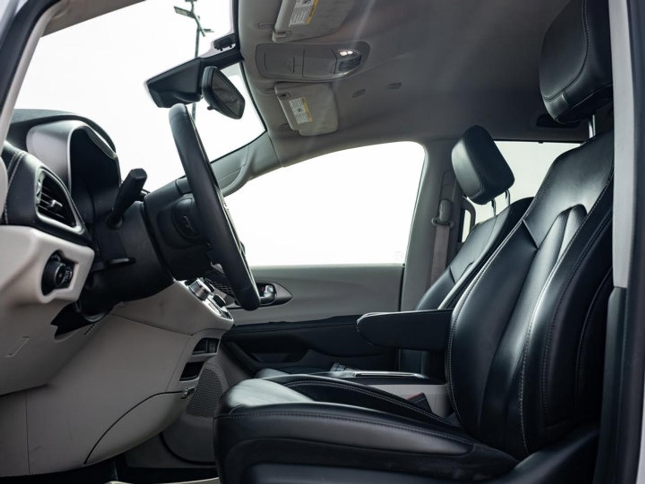 2023 Chrysler Pacifica Touring L Photo