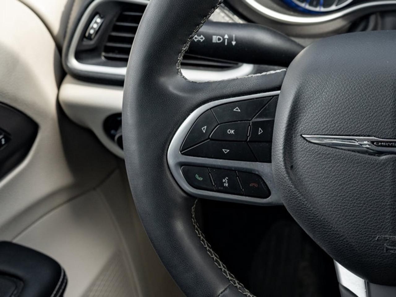 2023 Chrysler Pacifica Touring L Photo