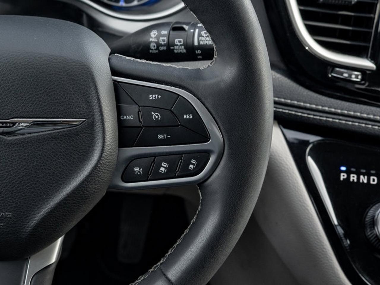 2023 Chrysler Pacifica Touring L Photo