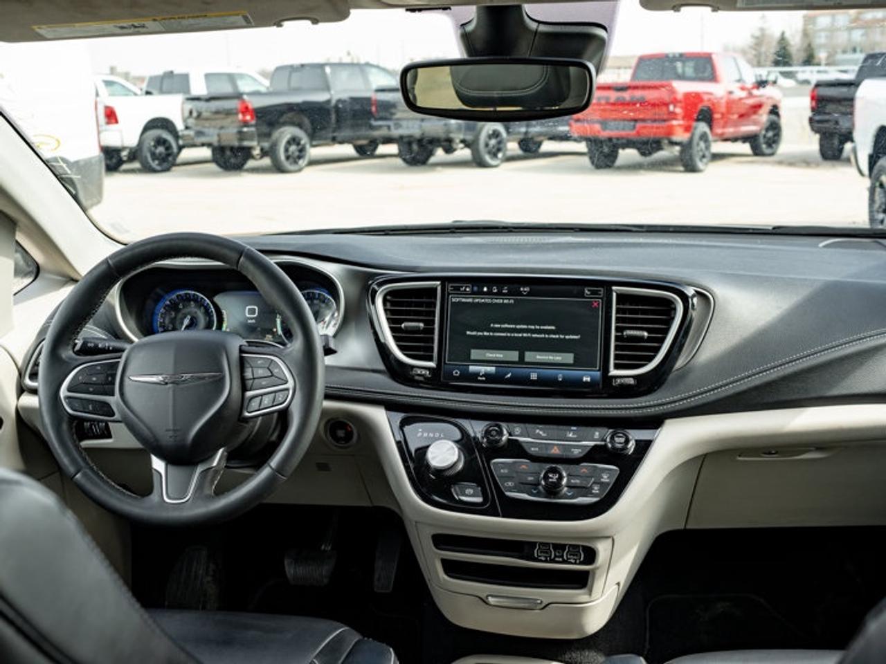 2023 Chrysler Pacifica Touring L Photo