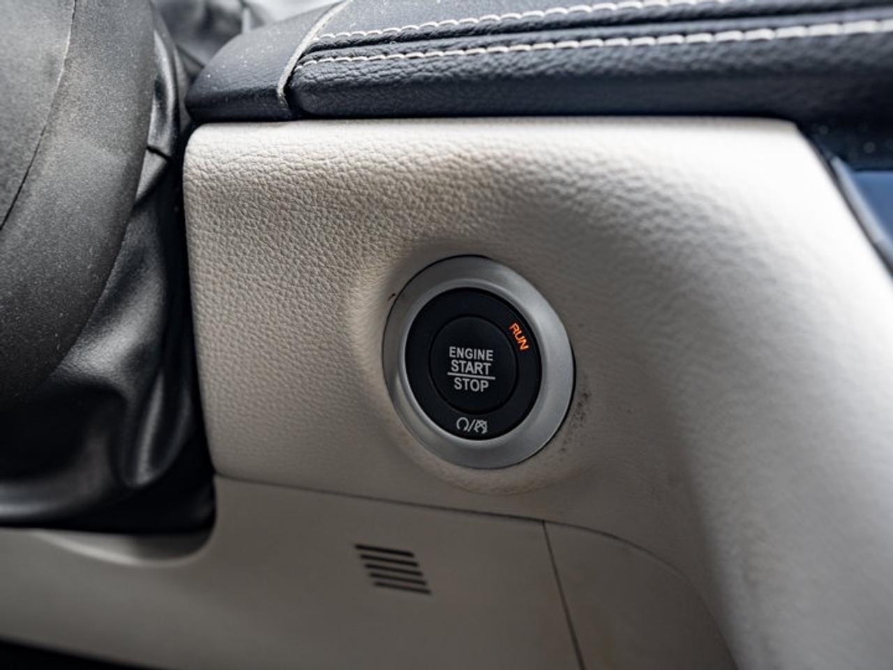 2023 Chrysler Pacifica Touring L Photo