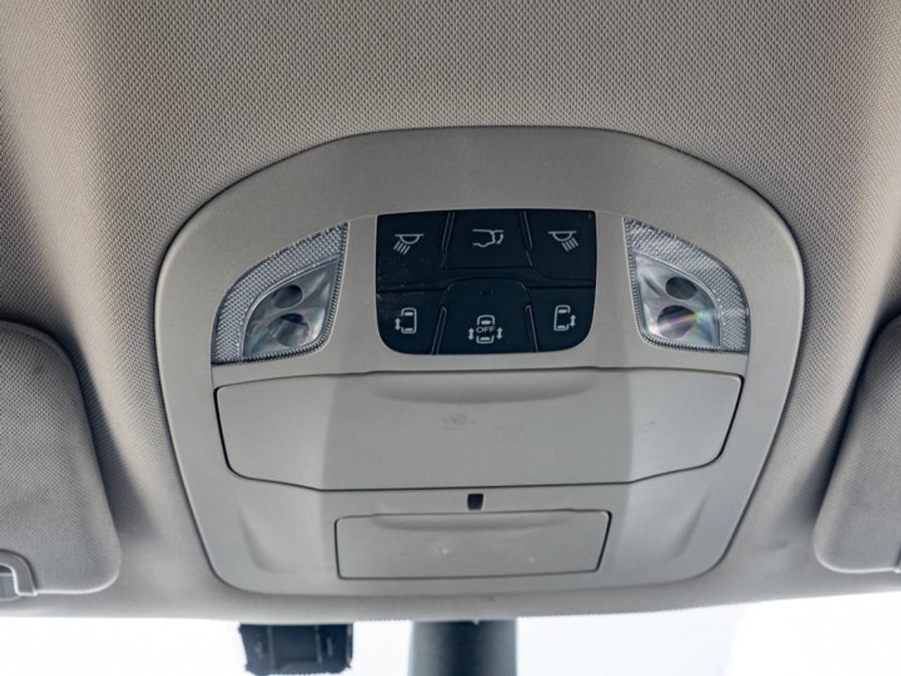 2023 Chrysler Pacifica Touring L Photo