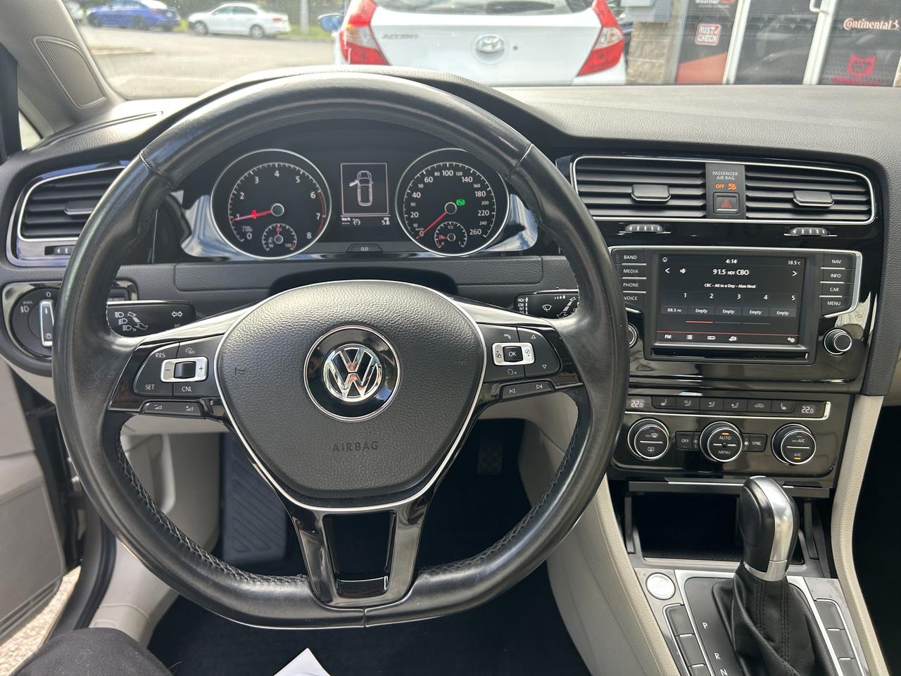 2016 Volkswagen Golf Highline!! ONE OWNER, DEALER SERVICED!! CLEAN!! - Photo #15