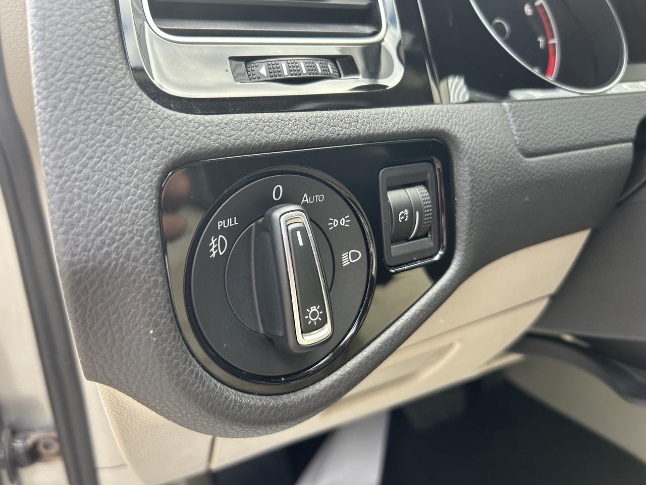 2016 Volkswagen Golf Highline!! ONE OWNER, DEALER SERVICED!! CLEAN!! - Photo #14