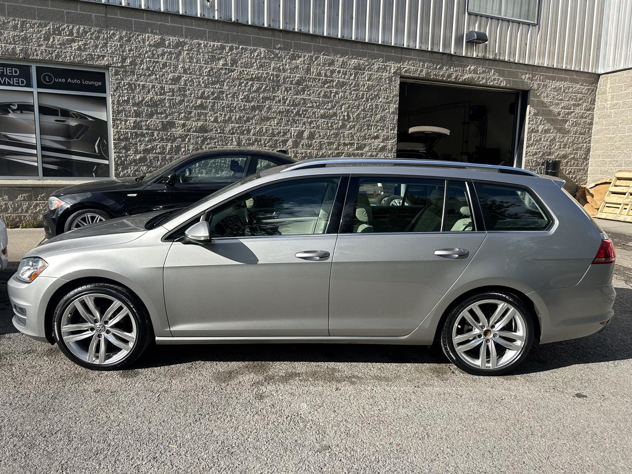 2016 Volkswagen Golf Highline!! ONE OWNER, DEALER SERVICED!! CLEAN!! - Photo #2