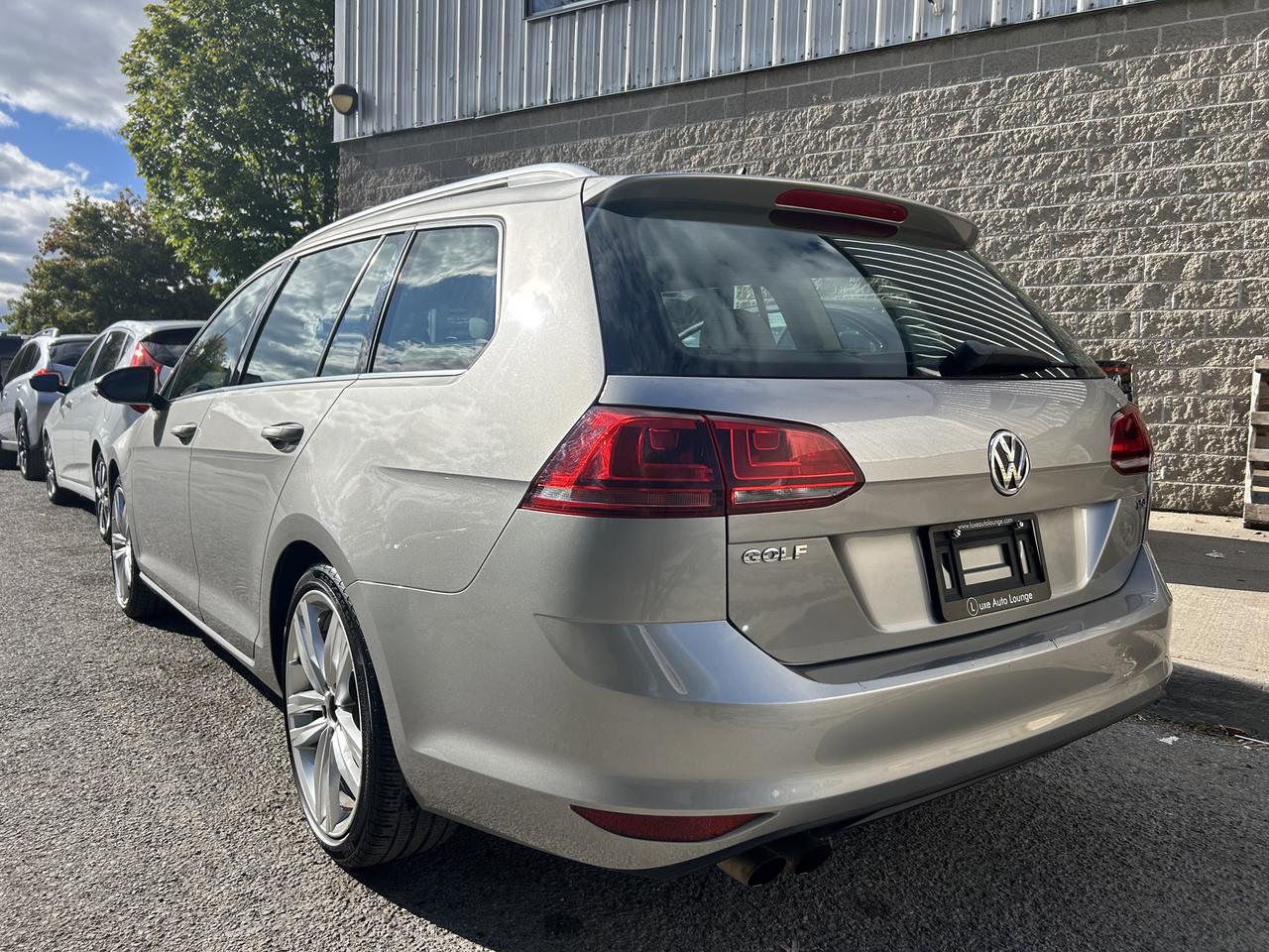 2016 Volkswagen Golf Highline!! ONE OWNER, DEALER SERVICED!! CLEAN!! - Photo #3