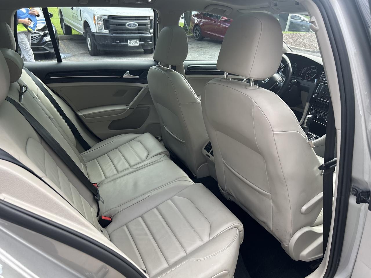 2016 Volkswagen Golf Highline!! ONE OWNER, DEALER SERVICED!! CLEAN!! - Photo #28