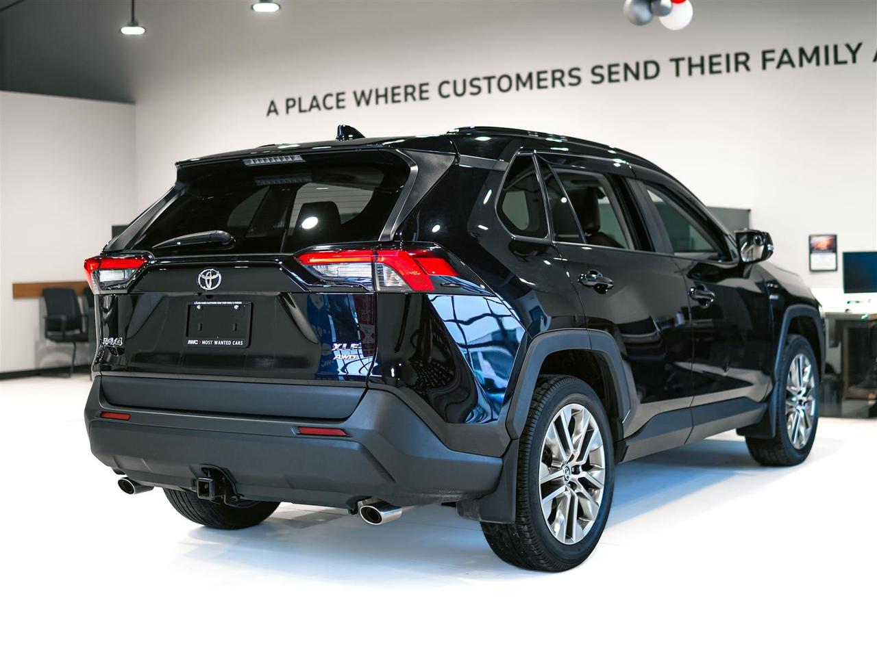 2022 Toyota RAV4 XLE AWD | PREMIUM | LEATHER | NO ACCIDENTS Photo