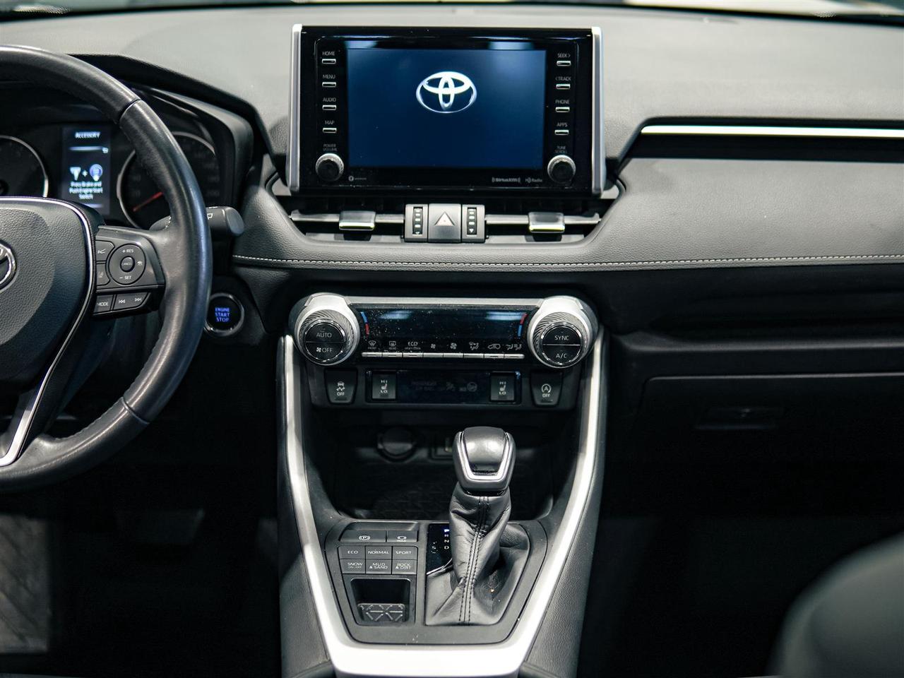 2022 Toyota RAV4 XLE AWD | PREMIUM | LEATHER | NO ACCIDENTS Photo