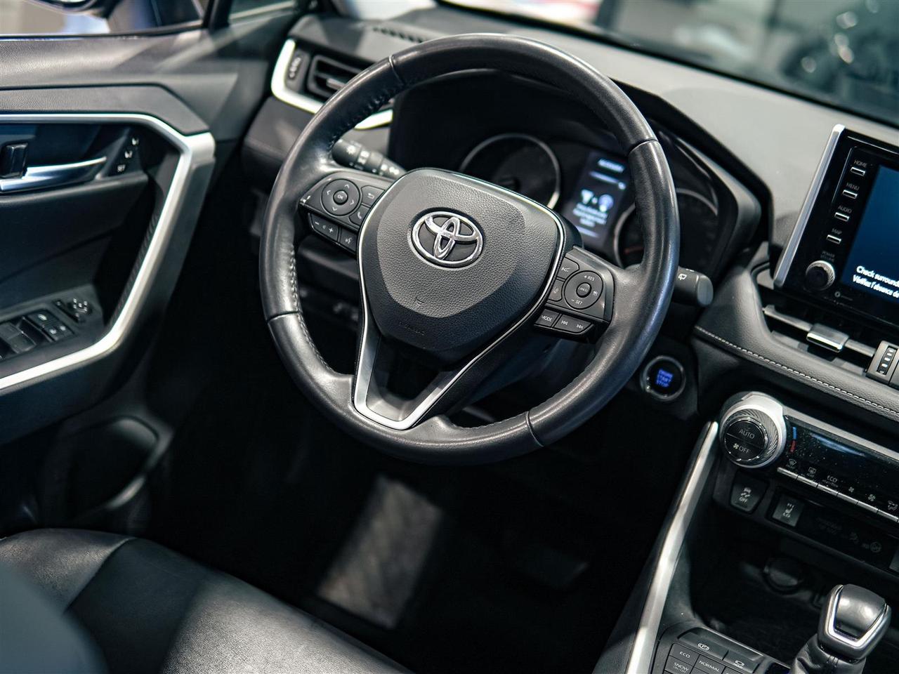 2022 Toyota RAV4 XLE AWD | PREMIUM | LEATHER | NO ACCIDENTS Photo