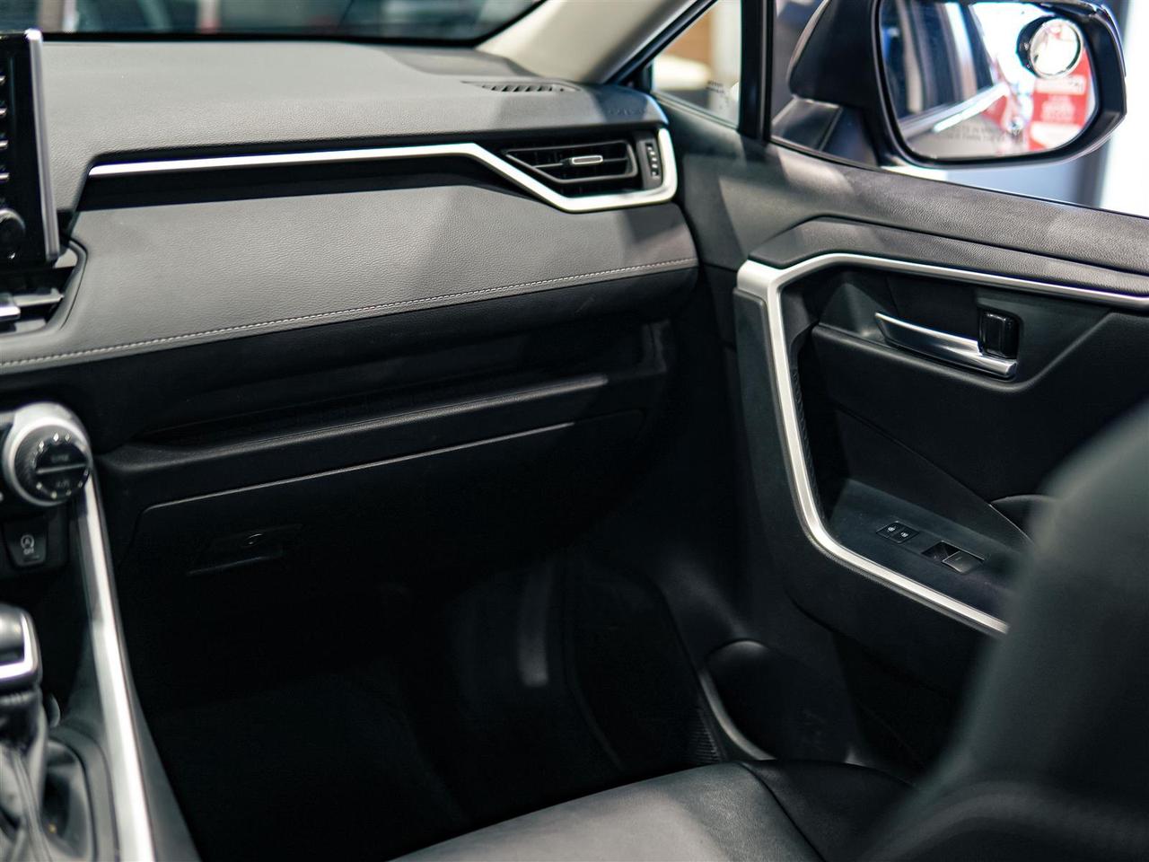 2022 Toyota RAV4 XLE AWD | PREMIUM | LEATHER | NO ACCIDENTS Photo