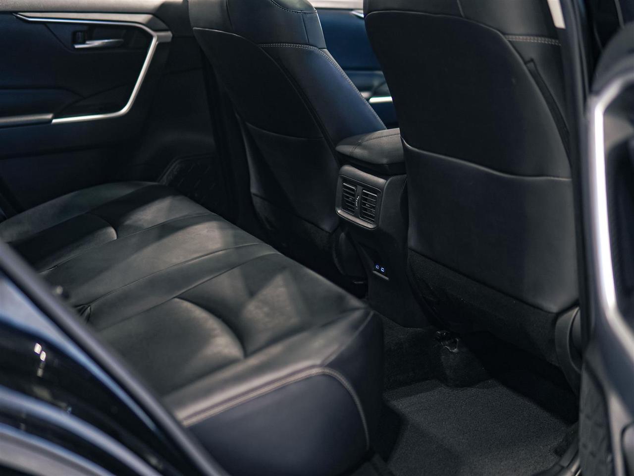 2022 Toyota RAV4 XLE AWD | PREMIUM | LEATHER | NO ACCIDENTS Photo