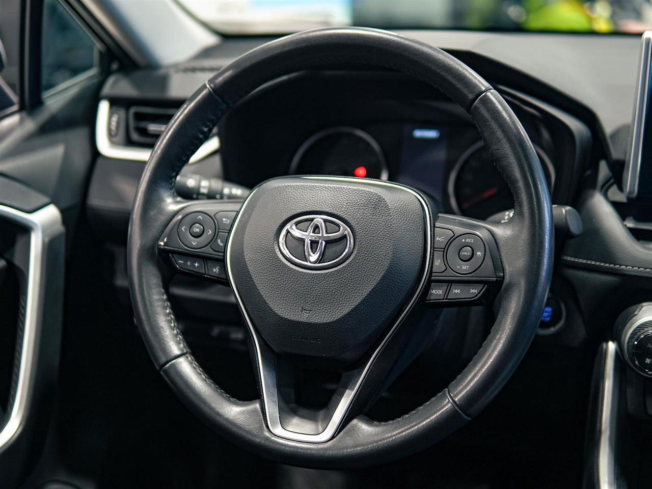 2022 Toyota RAV4 XLE AWD | PREMIUM | LEATHER | NO ACCIDENTS Photo