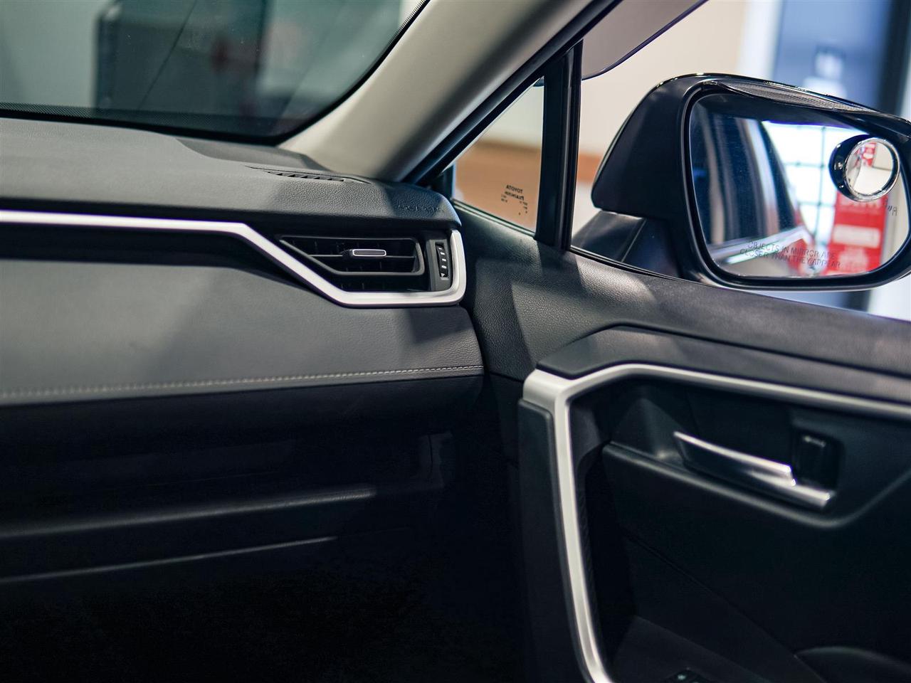 2022 Toyota RAV4 XLE AWD | PREMIUM | LEATHER | NO ACCIDENTS Photo