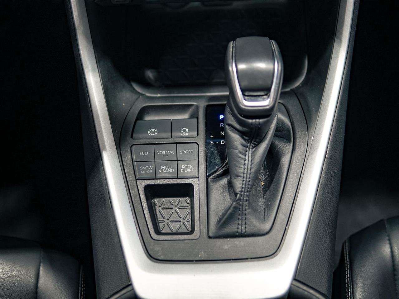 2022 Toyota RAV4 XLE AWD | PREMIUM | LEATHER | NO ACCIDENTS Photo