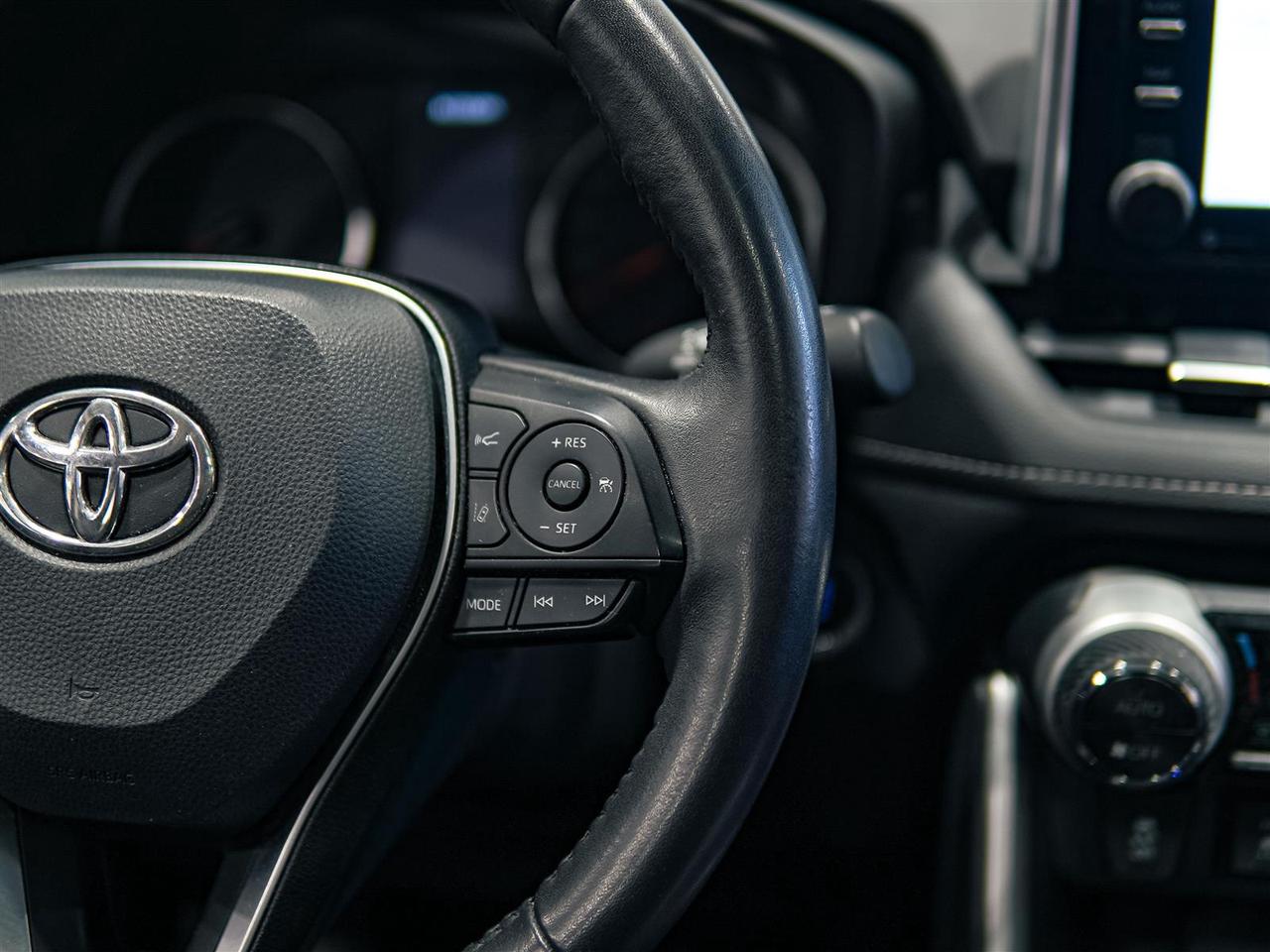 2022 Toyota RAV4 XLE AWD | PREMIUM | LEATHER | NO ACCIDENTS Photo