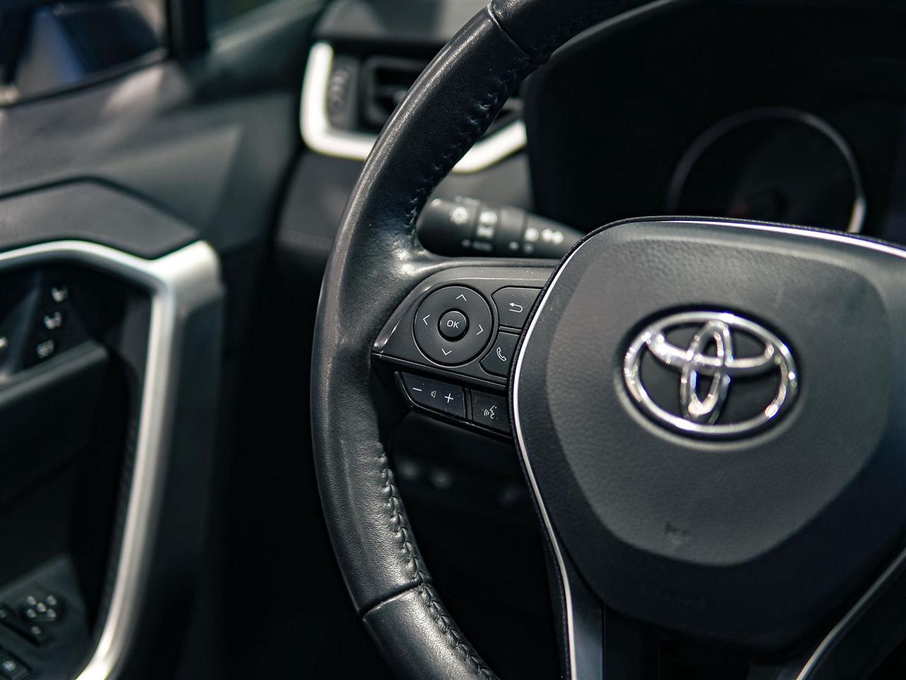 2022 Toyota RAV4 XLE AWD | PREMIUM | LEATHER | NO ACCIDENTS Photo