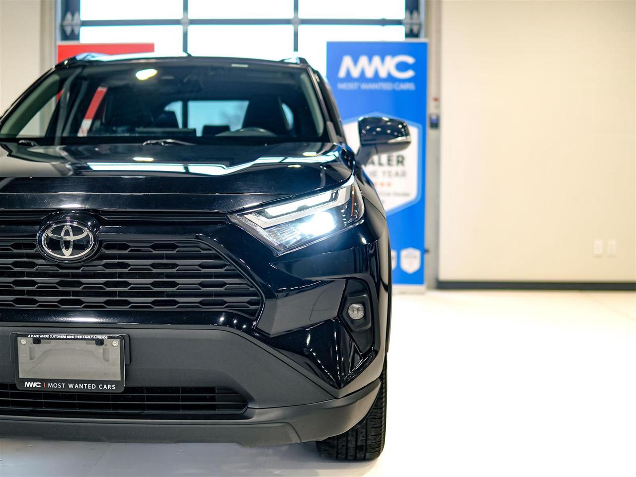 2022 Toyota RAV4 XLE AWD | PREMIUM | LEATHER | NO ACCIDENTS Photo