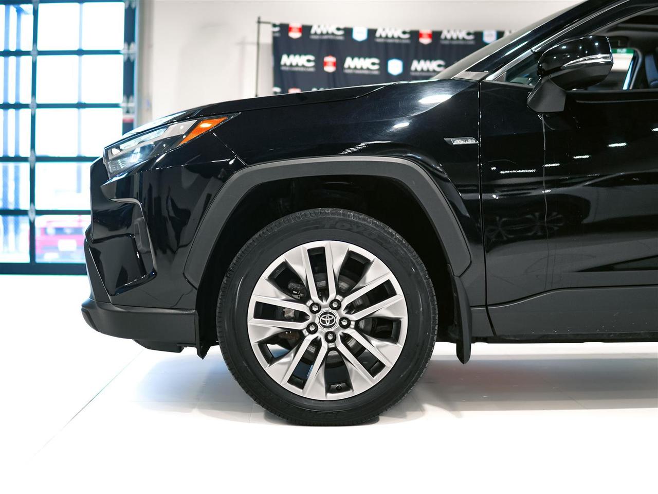 2022 Toyota RAV4 XLE AWD | PREMIUM | LEATHER | NO ACCIDENTS Photo