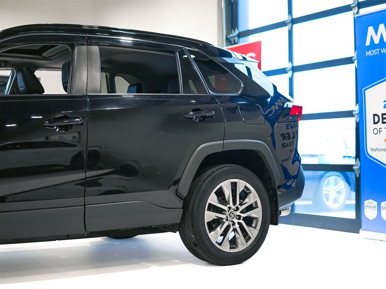 2022 Toyota RAV4 XLE AWD | PREMIUM | LEATHER | NO ACCIDENTS Photo