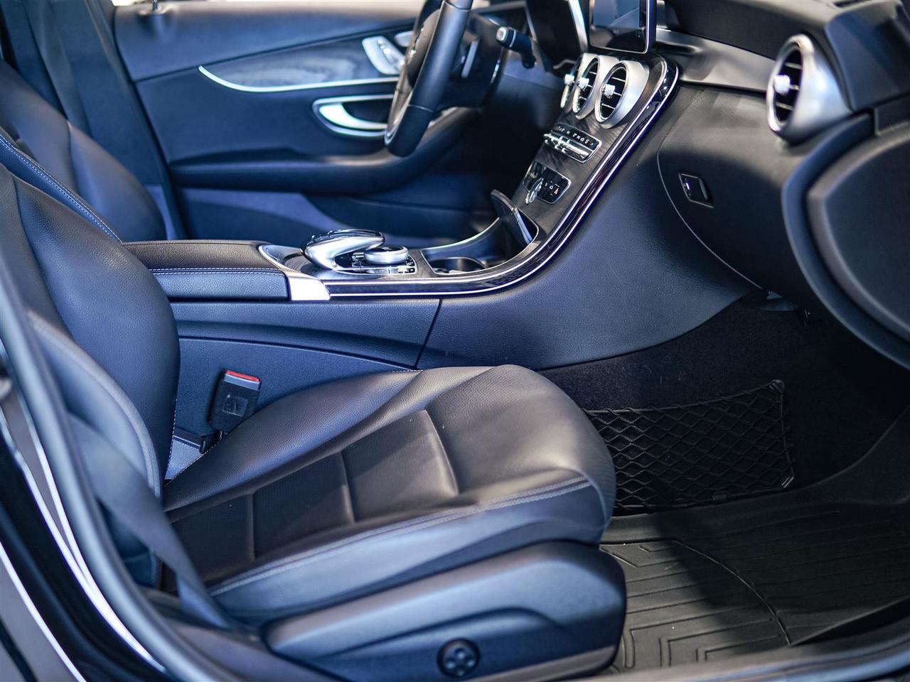 2020 Mercedes-Benz C 300 4MATIC | AMG | NO ACCIDENTS | NAV | SUNROOF Photo