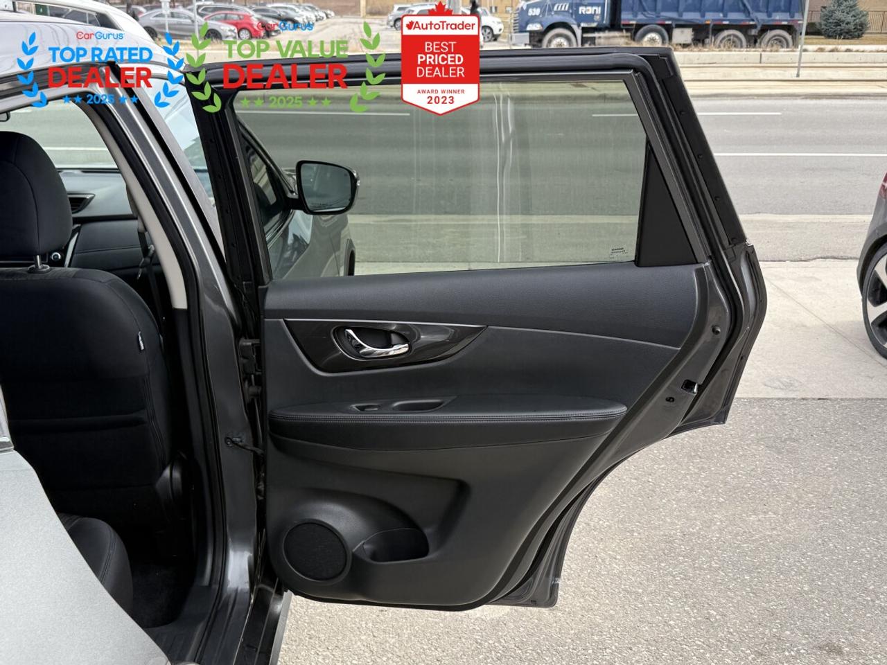 2019 Nissan Rogue S | FINANCE | BACK UP CAMERA | HEATED SEATS Photo