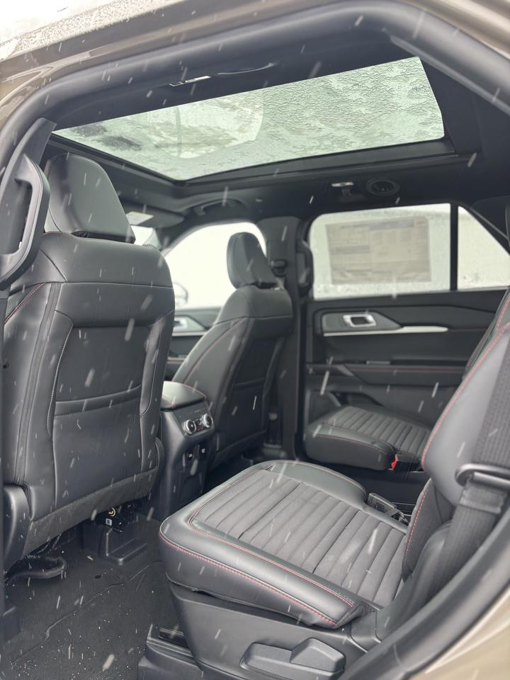 2026 Ford Explorer  Photo4