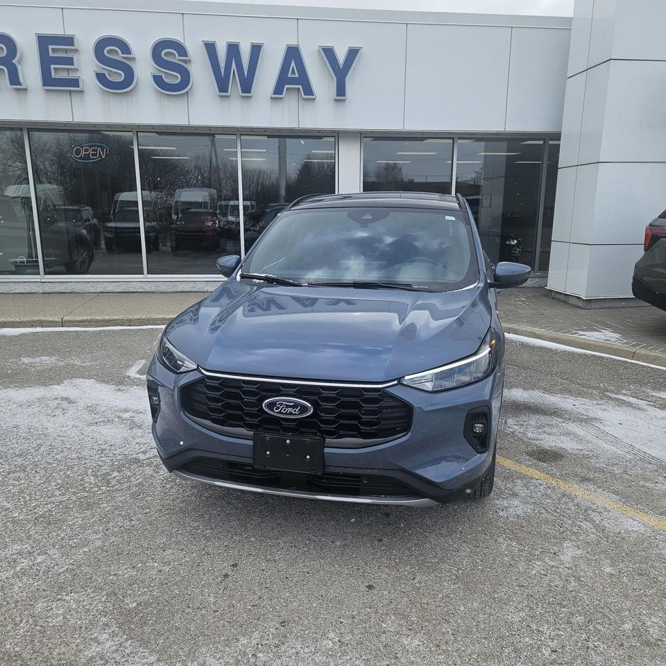 2025 Ford Escape AWD, 2L ECOBOOST, TECH PACK, PANO ROOF AND HITCH! Photo