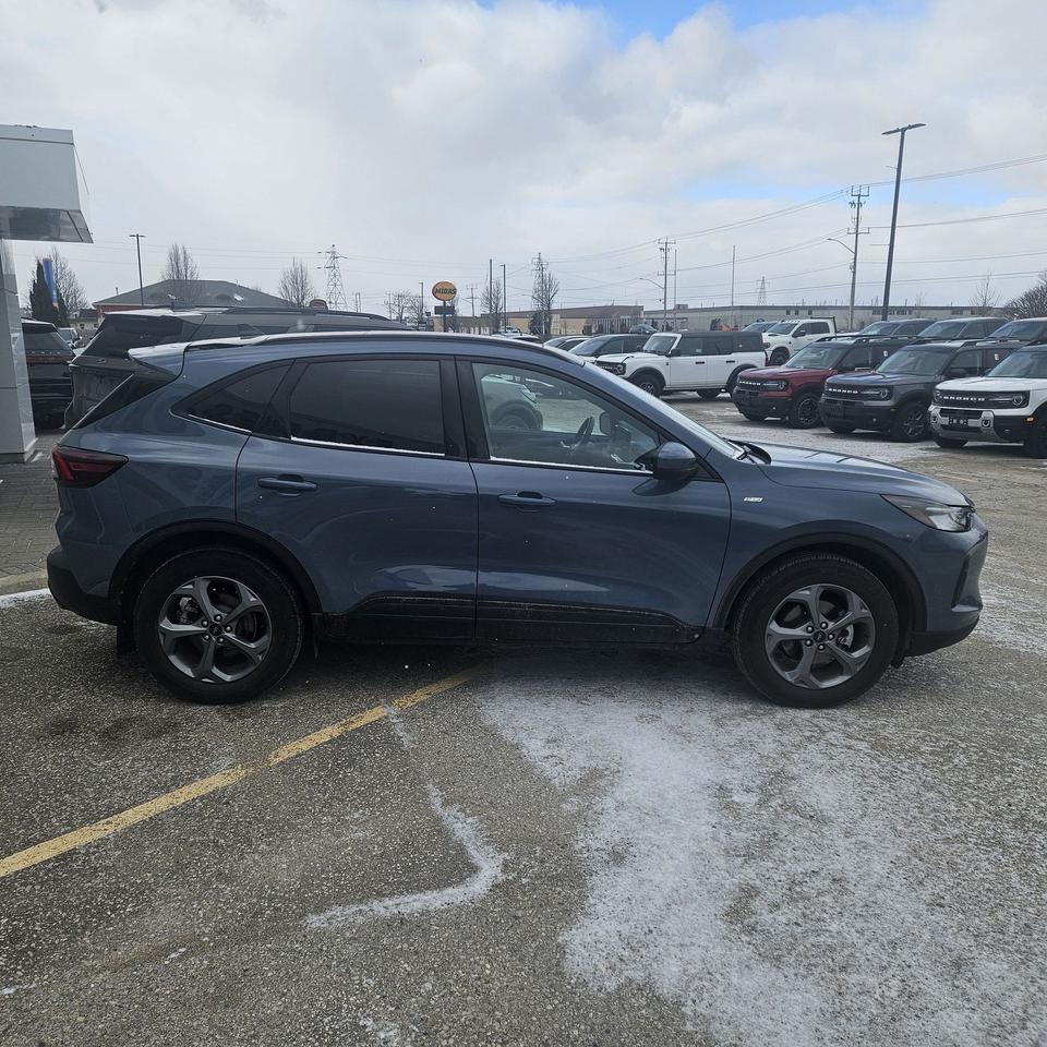 2025 Ford Escape AWD, 2L ECOBOOST, TECH PACK, PANO ROOF AND HITCH! Photo