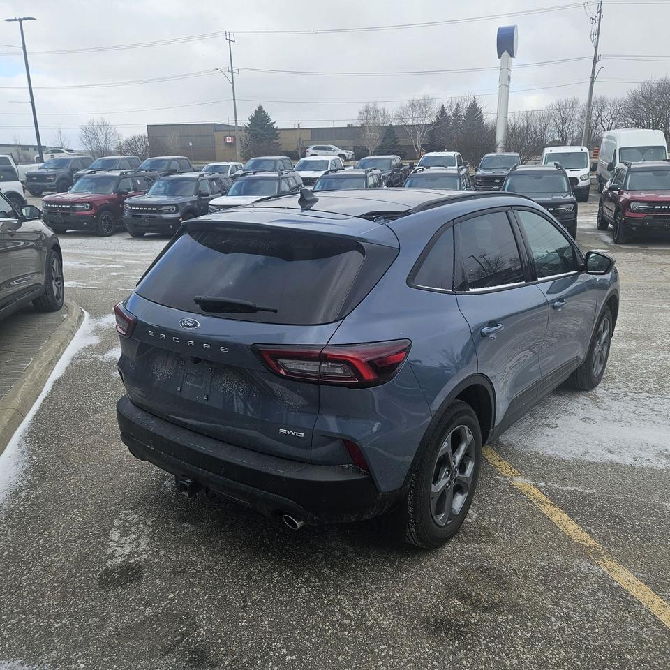 2025 Ford Escape AWD, 2L ECOBOOST, TECH PACK, PANO ROOF AND HITCH! Photo