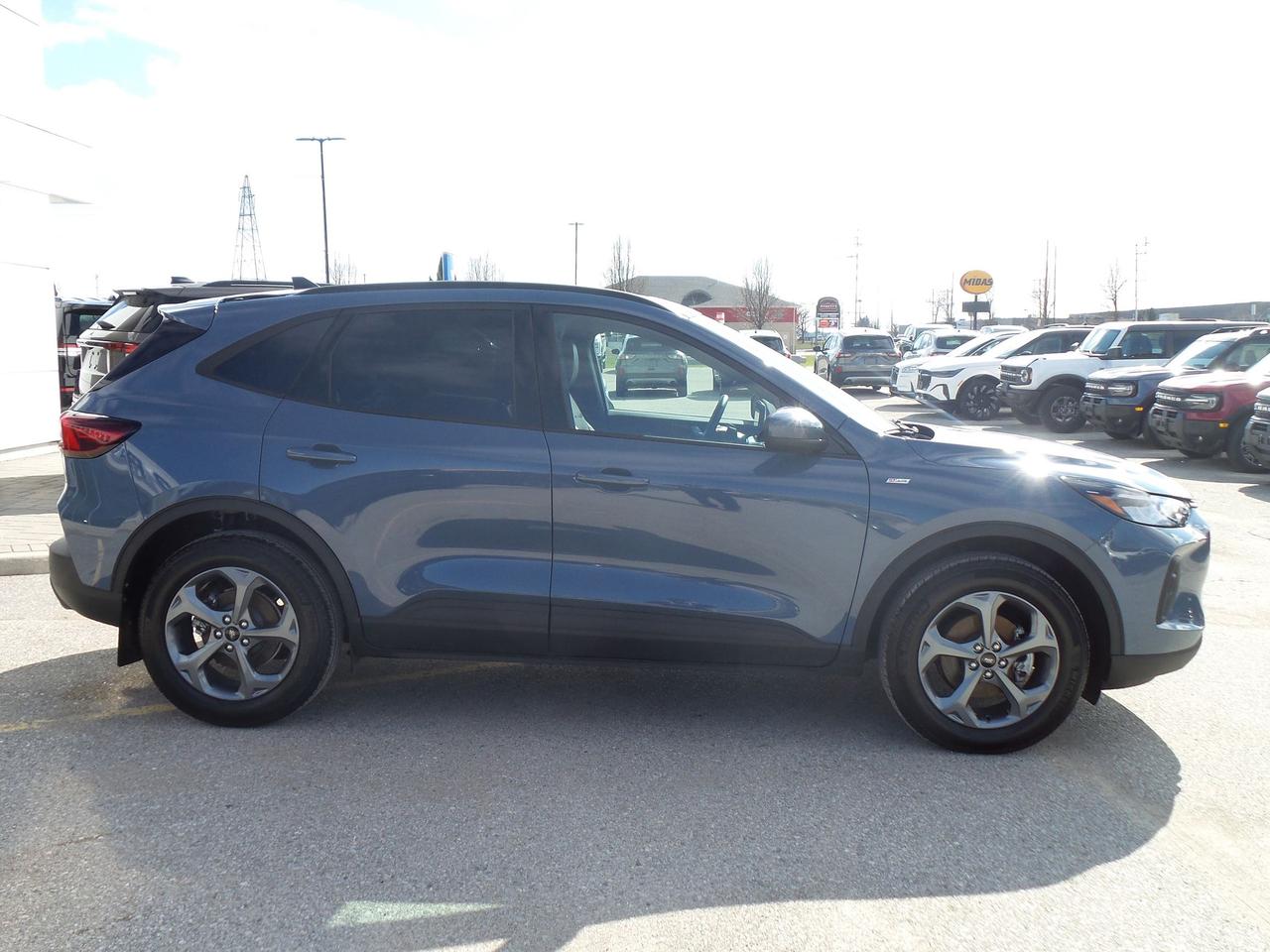 2025 Ford Escape AWD, 2L ECOBOOST, TECH PACK, PANO ROOF AND HITCH! Photo3