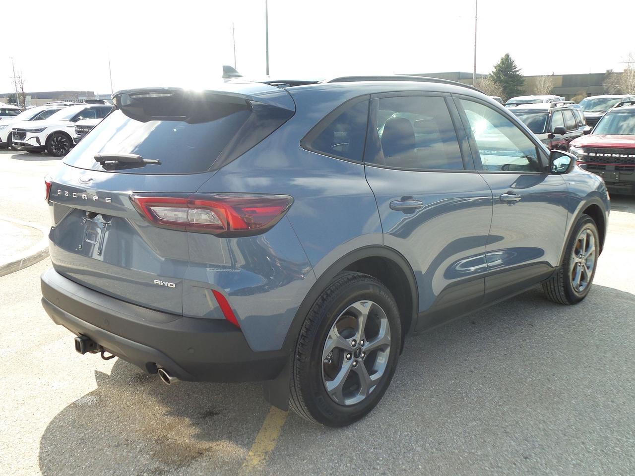 2025 Ford Escape AWD, 2L ECOBOOST, TECH PACK, PANO ROOF AND HITCH! Photo4