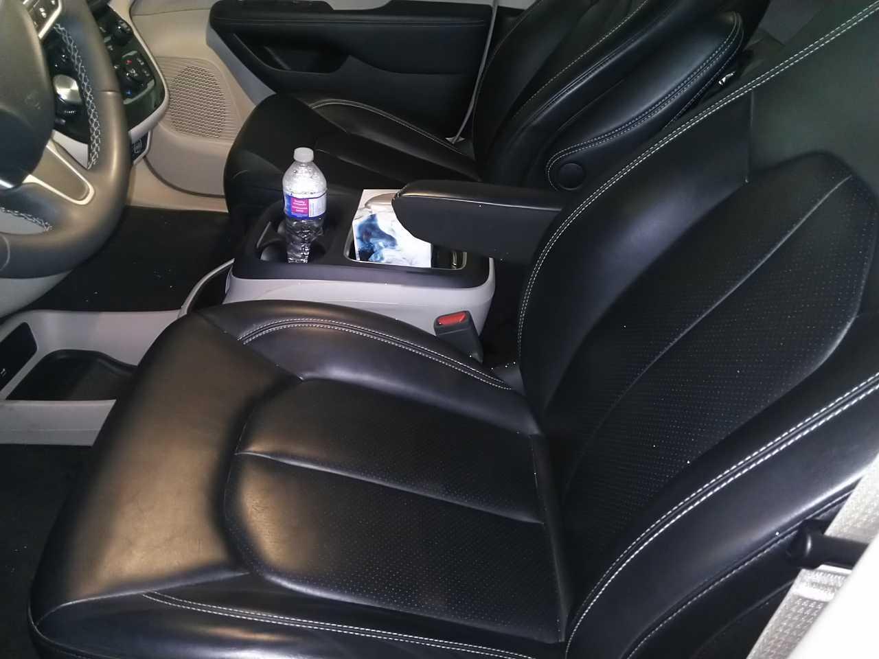 2023 Chrysler Pacifica TOURING L AWD Photo2