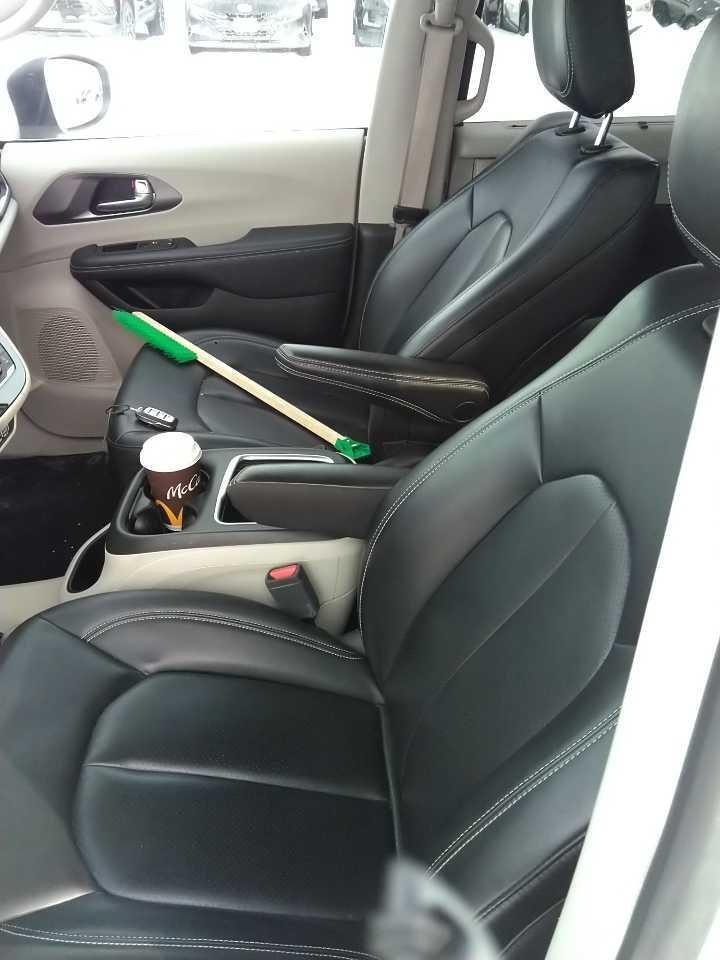 2023 Chrysler Pacifica TOURING L AWD Photo