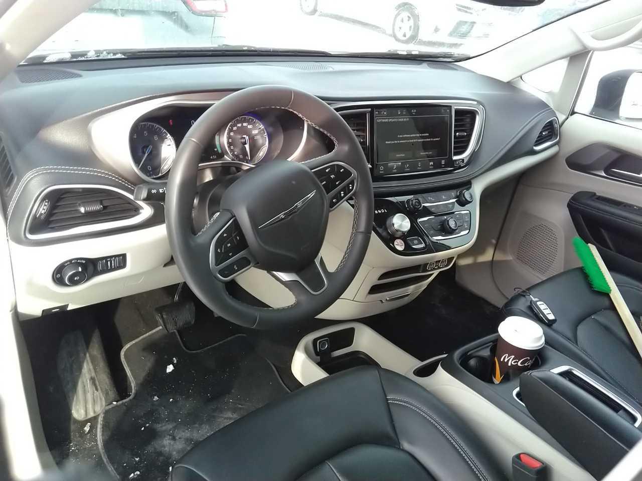 2023 Chrysler Pacifica TOURING L AWD Photo