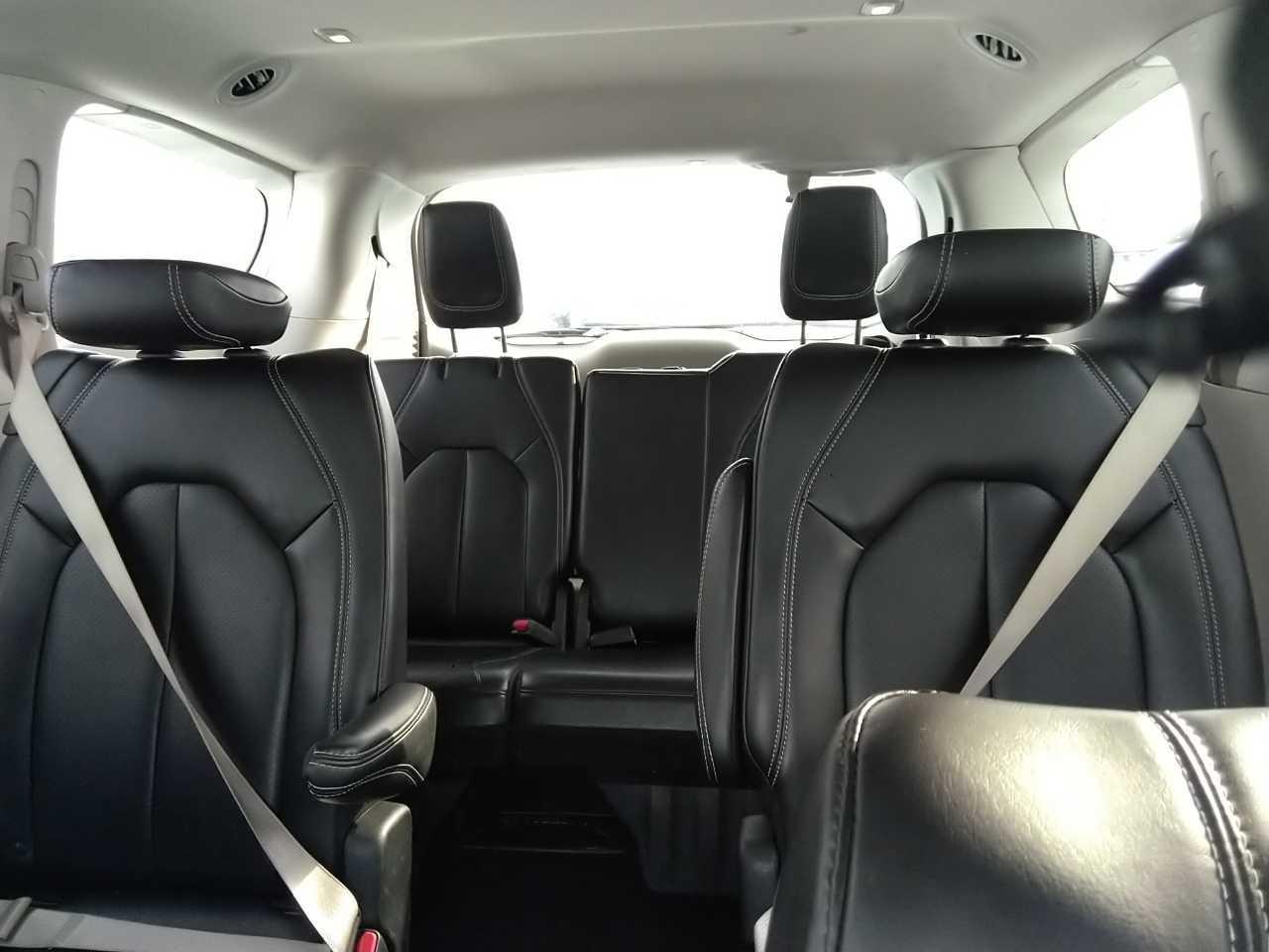 2023 Chrysler Pacifica TOURING L AWD Photo