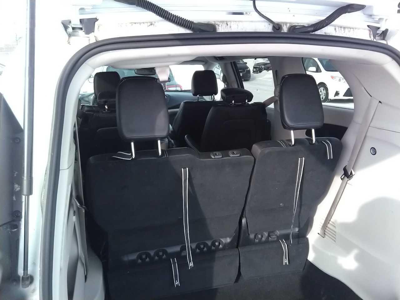 2023 Chrysler Pacifica TOURING L AWD Photo